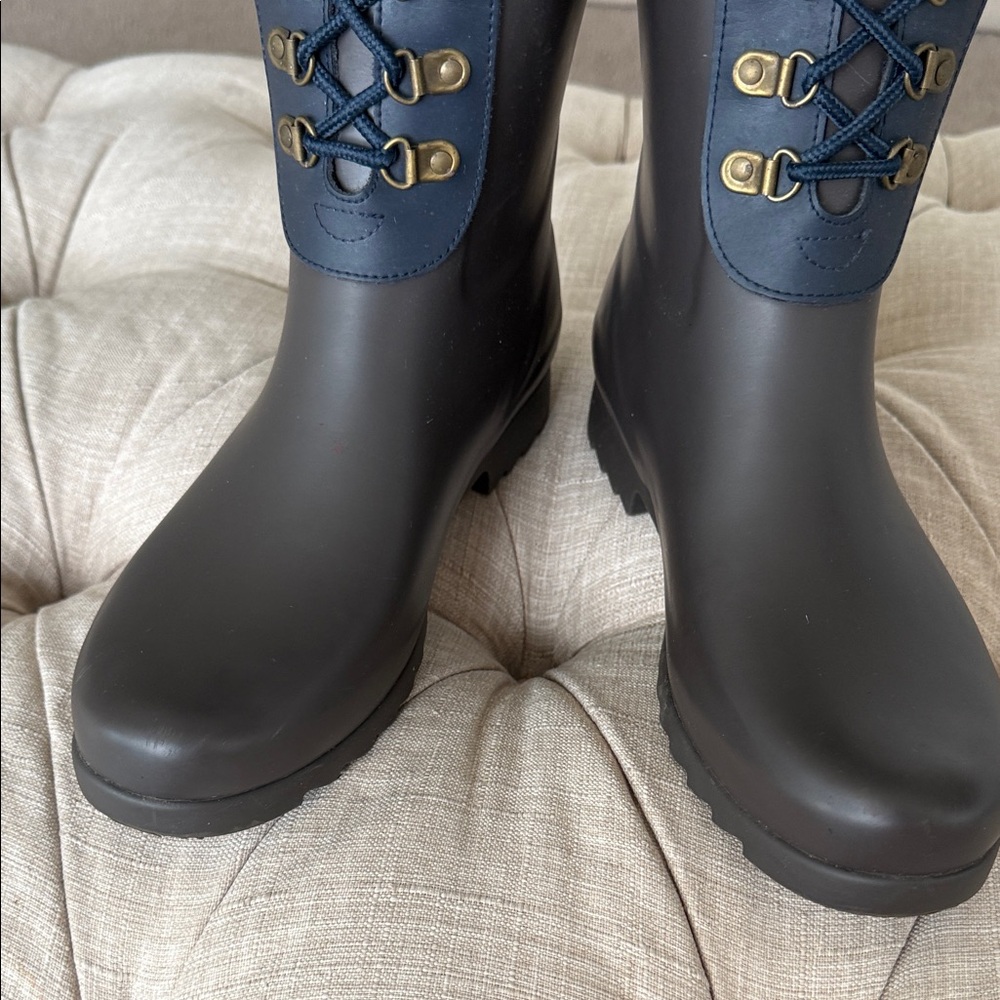 UGG Women's Black and Navy Lace-Up Boots - Picture 5 of 15